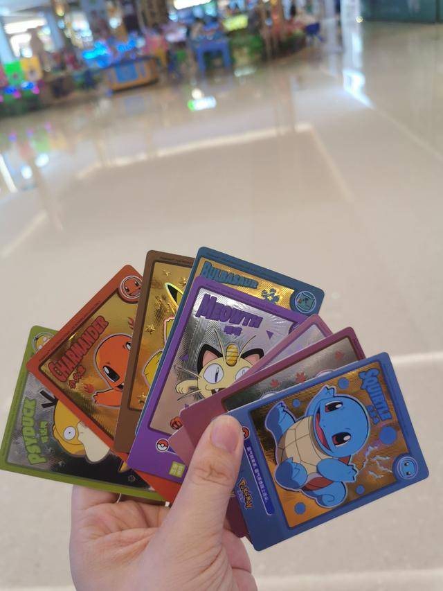 牌销量暴涨200%成年人成消费主力开元棋牌网站卡牌经济崛起！沃尔玛卡(图4)